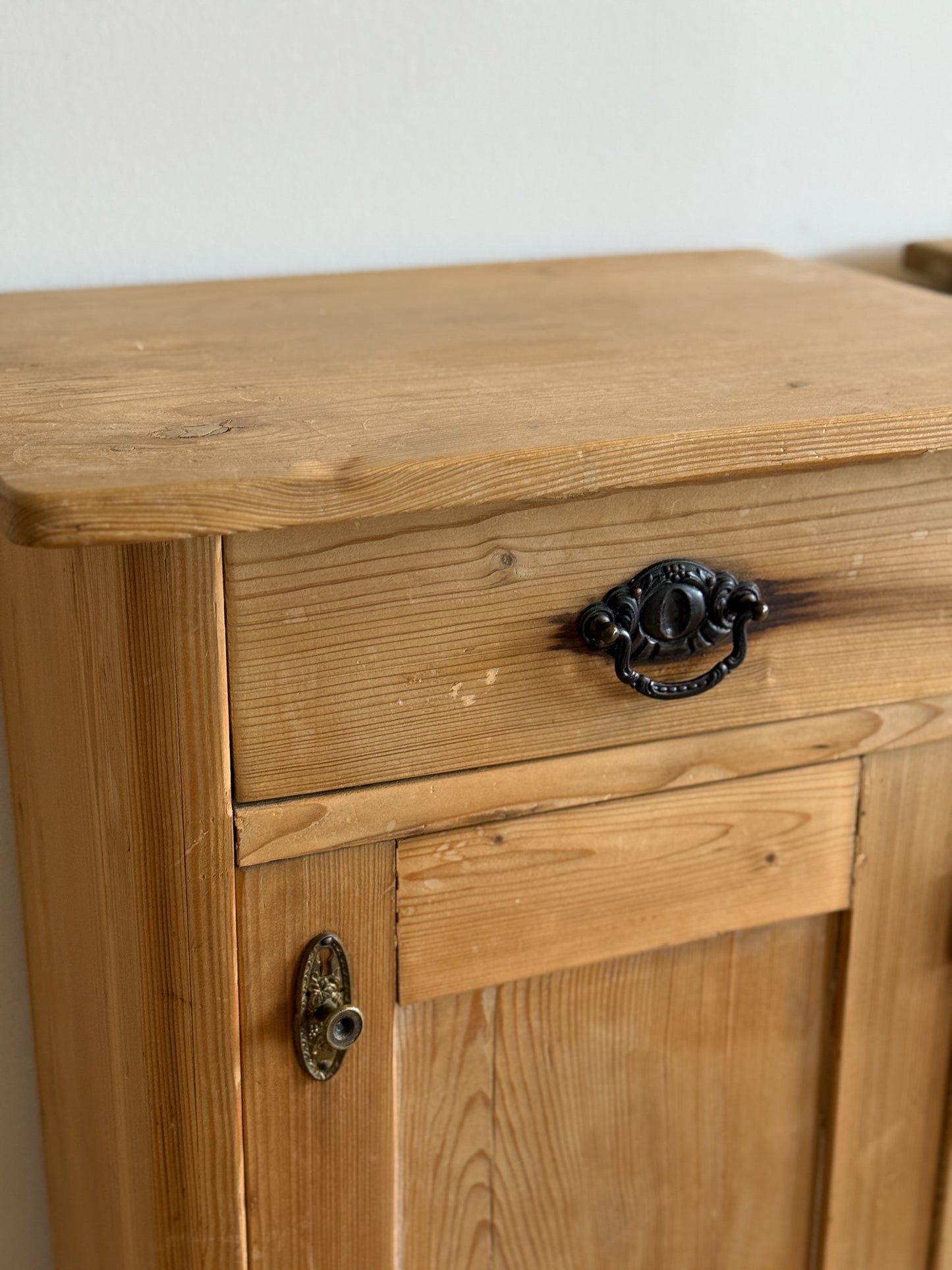 Set Antique English Pine Side Table/Nightstands